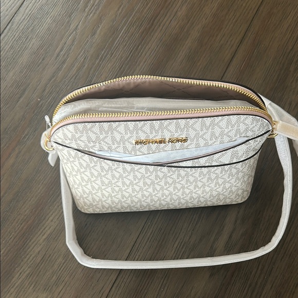 Michael Kors White Crossbody Bag - Picture 5 of 9
